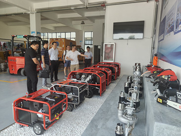 Hydraulic submersible trash pump