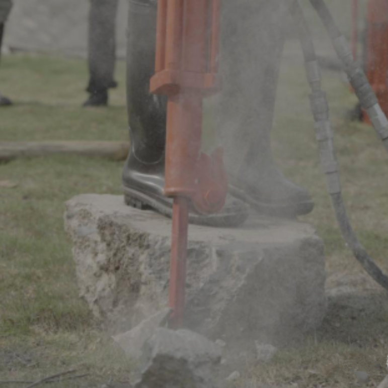 handheld hydraulic breaker